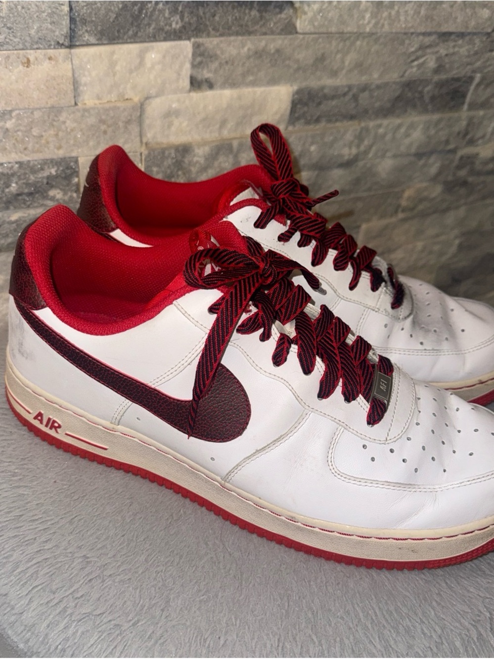 Nike Men’s White and Red Low-Top Sneakers with Black-Striped Laces
